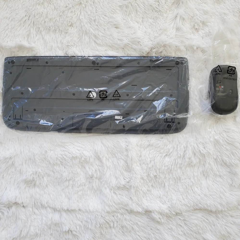 LOGITECH MK335 FULL SIZE WIRELESS KEYBOARD AND MOUSE COMBO